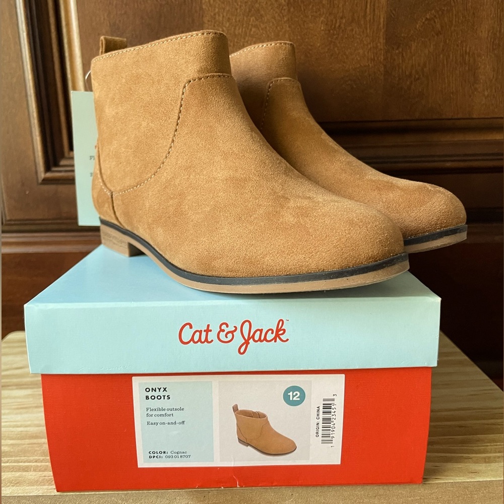 Toddler Girls Cat and Jack Onyx boot size 12